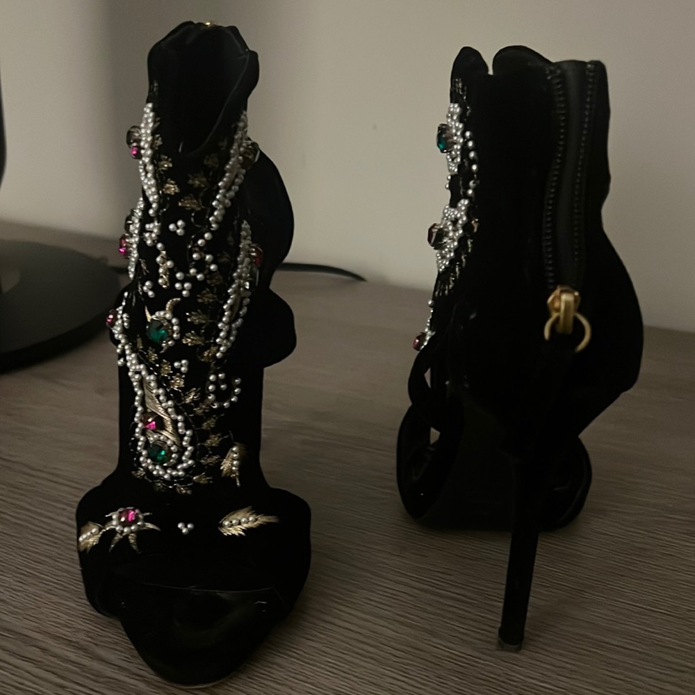 Giuseppe Zanotti used. Excellent conditions.